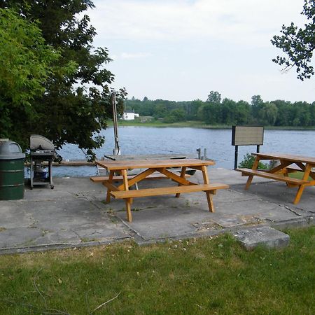 Campbellford River Inn Dış mekan fotoğraf