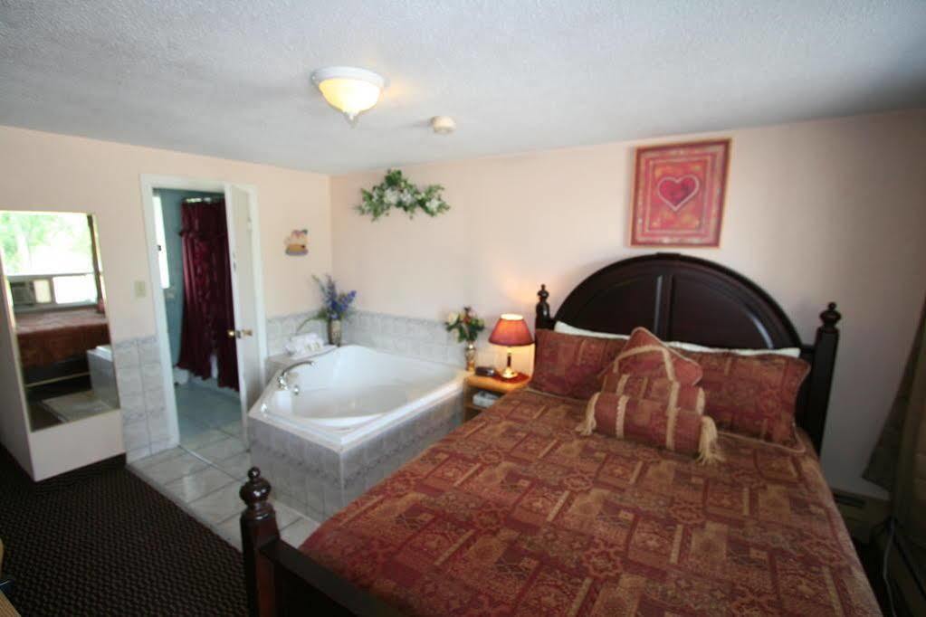 Campbellford River Inn Dış mekan fotoğraf