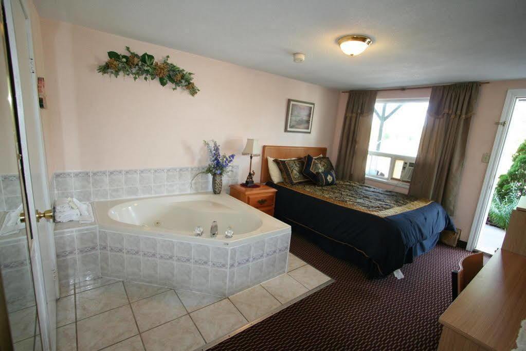 Campbellford River Inn Dış mekan fotoğraf